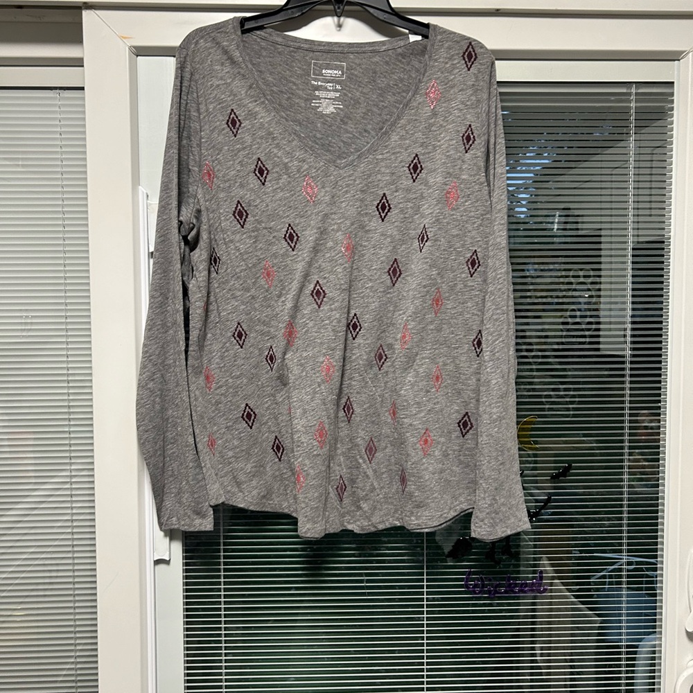woman’s long sleeve purple design shirt XL